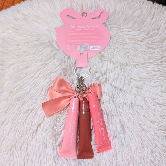 Tinted Lip Oil Trio on Keychain | w/ Detachable Pearl & Bow Charm - Picture 3 of 6